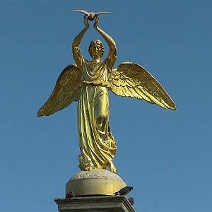 Скульптура "Добрый ангел мира"