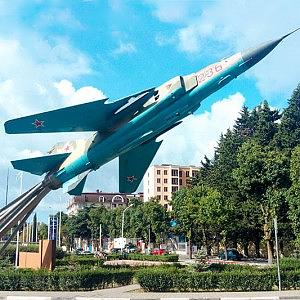 Монумент самолёт Миг-23
