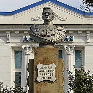 Памятник Лазареву
