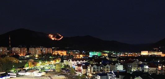 Пожар на Лысой горе. Лазаревское, час ночи 23 ноября, 2015