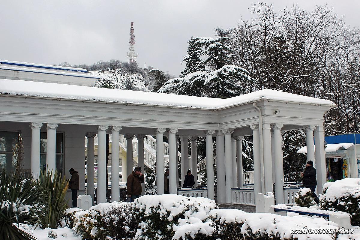 Железнодорожный вокзал. Лазаревское, зима 2012