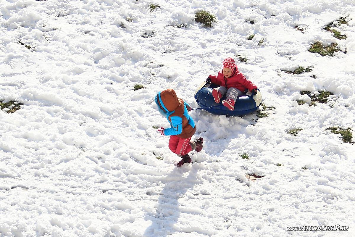 Детские зимние радости. Лазаревское, зима 2016