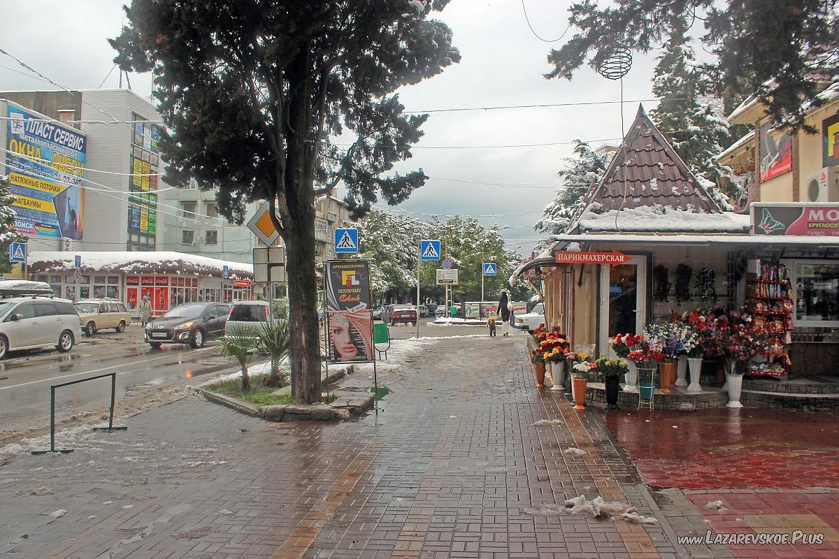 Перекрёсток улиц Павлова и Победы. Лазаревское, зима 2012 год