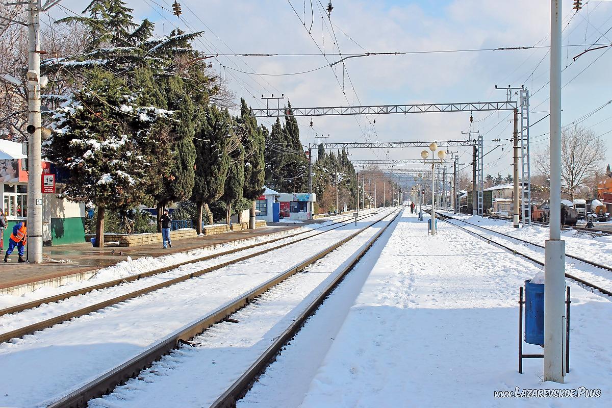 Железнодорожная станция Лазаревская. Зима 2012 год