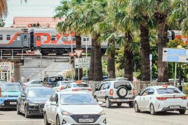 Лазаревское. Перекрёсток улиц Калараша и Лазарева