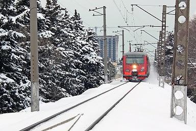 Электропоезд. Лазаревское, зима 2012 года