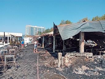 Сгоревшие коктейль-бар и гостиница. Лазаревское, сентябрь 2017 года