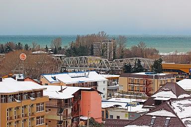 Вид на мост и море. Лазаревское, зима 2015 год