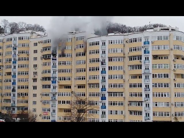 В Сочи горел многоэтажный дом по улице Яблочная