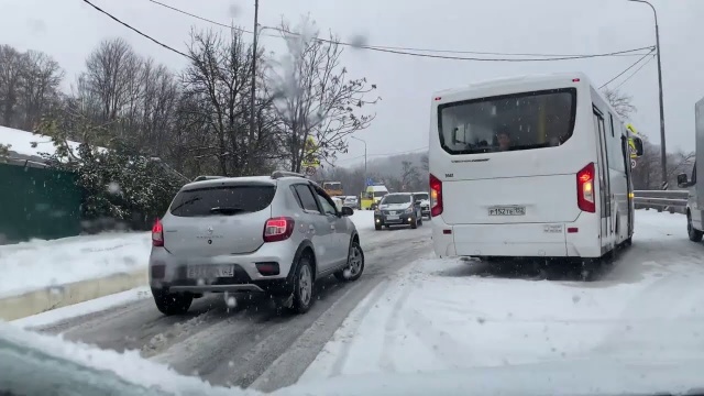 9 марта в Сочи СЛУЧИЛОСЬ УЖАСНОЕ. Все дороги замело. Выпал опять СНЕГ. Весна в Сочи.