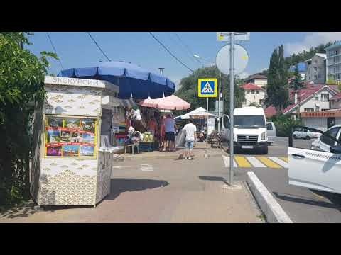 Трели цикад на улице Победы в Лазаревском, Сочи. "Старый базар"-столовая и шашлычная. 3 августа 2021