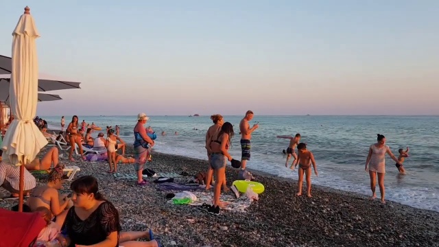 АНШЛАГ на пляже "Морская Звезда" в Лазаревском! Гостей на курорте заметно прибавилось. 22 июля 2020