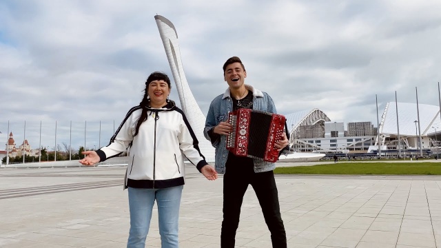 Песней зажгли олимпийский огонь! "Ключевая вода" в городе Сочи.