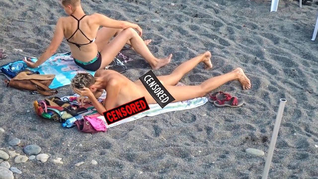 Стройные нудки веселятся на пляже (HD ВИДЕО) | Порно на Приколе!