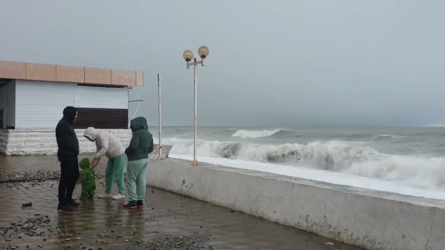 Необычно! В Сочи первый снег. На море шторм. Лазаревское. 24 декабря 2023