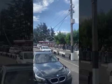 В Сочи на границе с Абхазией выстроились многотысячные очереди из туристов