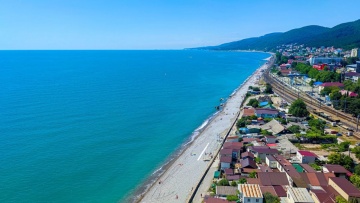 Посёлок Лазаревское в начале сезона 2021 года. Пляжи и виды с 17 этажа.