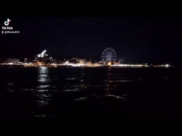 Вид на Лазаревское с моря вечером