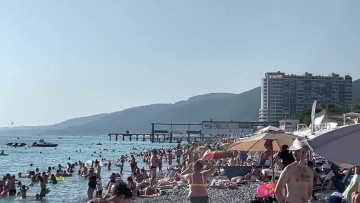 Сочи, Лазаревское На пляже как в муравейнике, купаться негде. Начало августа 2022 года