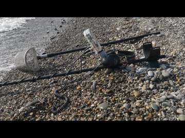 Пляжный поиск с металлоискателем на чёрном море, Лазаревское