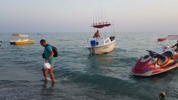 Сказочный вечер на пляже "Морской бриз" в Лазаревском. Жара спала, но море теплое. 5 августа 2021