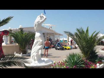 Такое начало сентября. Лазаревское Сочи. Море народу.