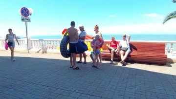 Лазаревское, открыли пляжи, народу полно