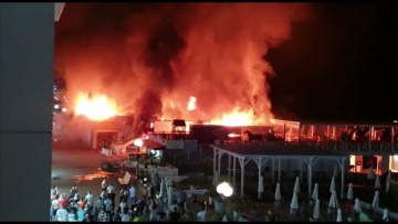 Пожар в Сочи на центральной набережной. Горит кафе Южная ночь